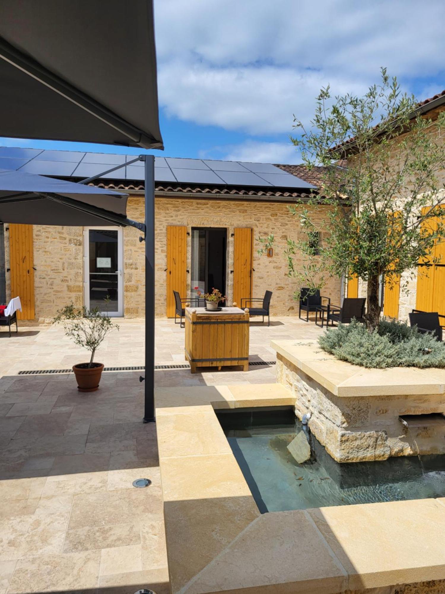 L'Oustal De Vezac Hotel Exterior photo